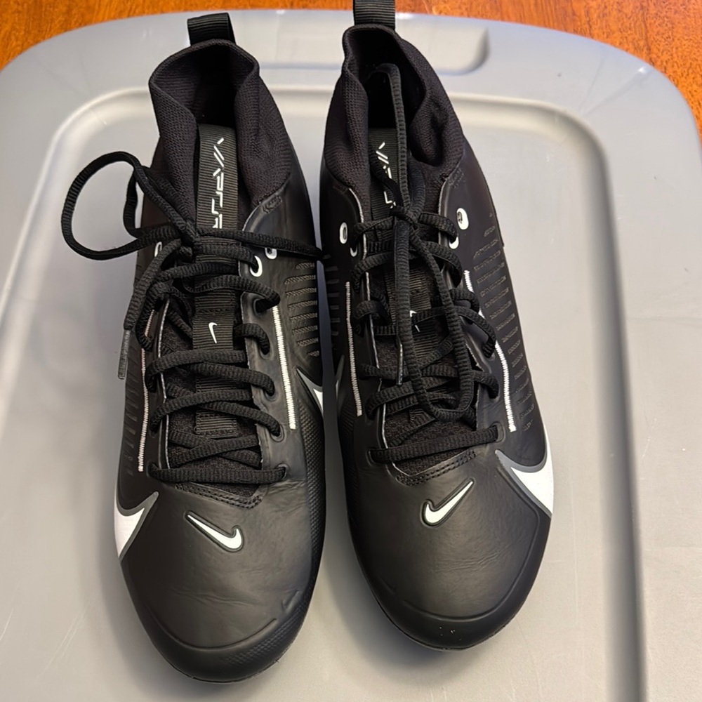 Nike Men's Black and White Athletic Shoes